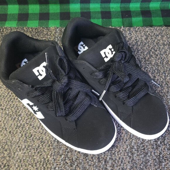 Brand New DC Gaveler Suede Skate Shoes – Matte Black (Men’s US 8.5M) – - Picture 2 of 12